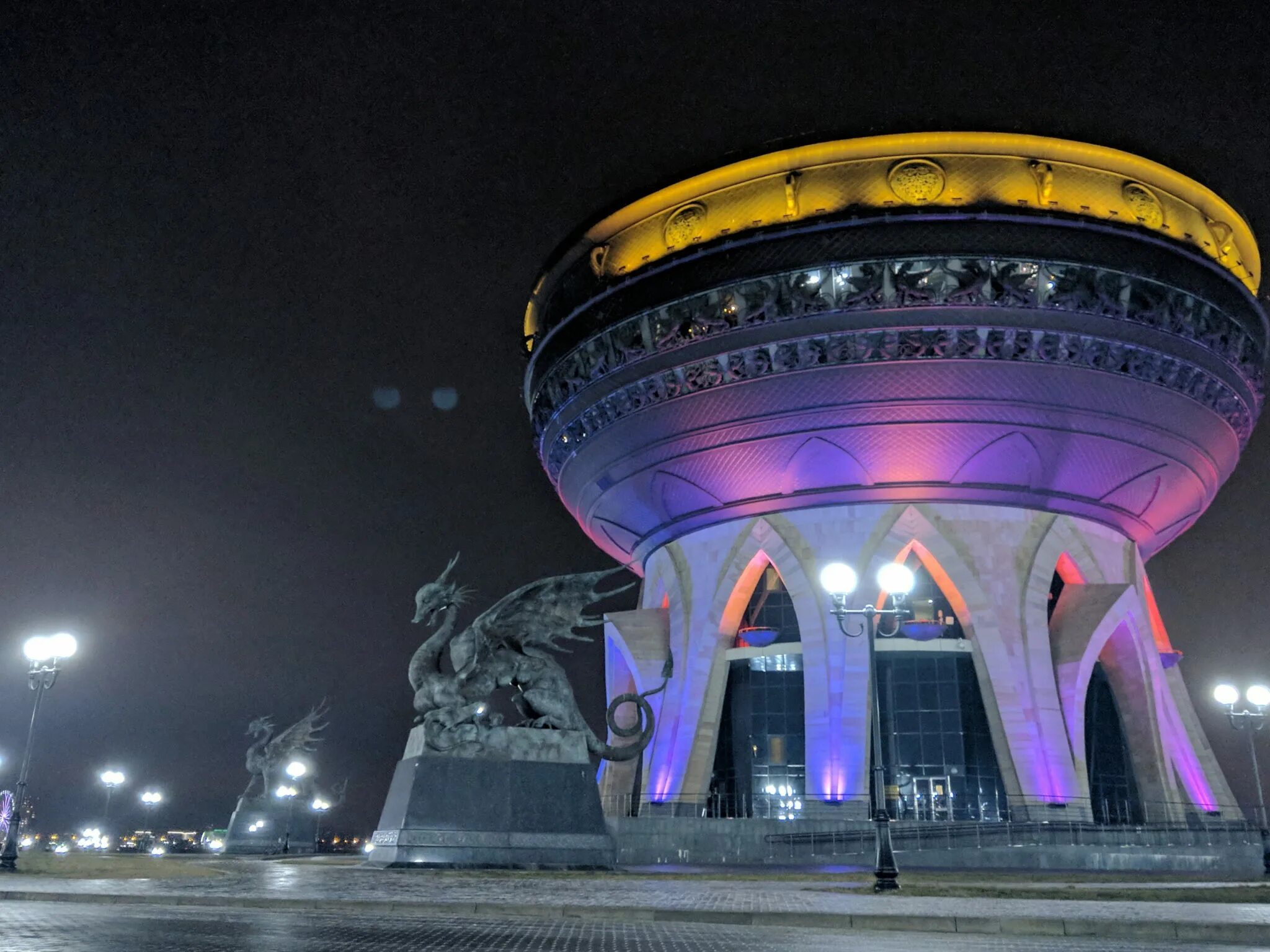 Куда можно сходить казань с детьми летом. Достопримечательности казани 2025. загс казань чаша. ночная казань чаша набережная. казань дворец бракосочетаний чаша.