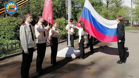 Церемония поднятия флага в школе