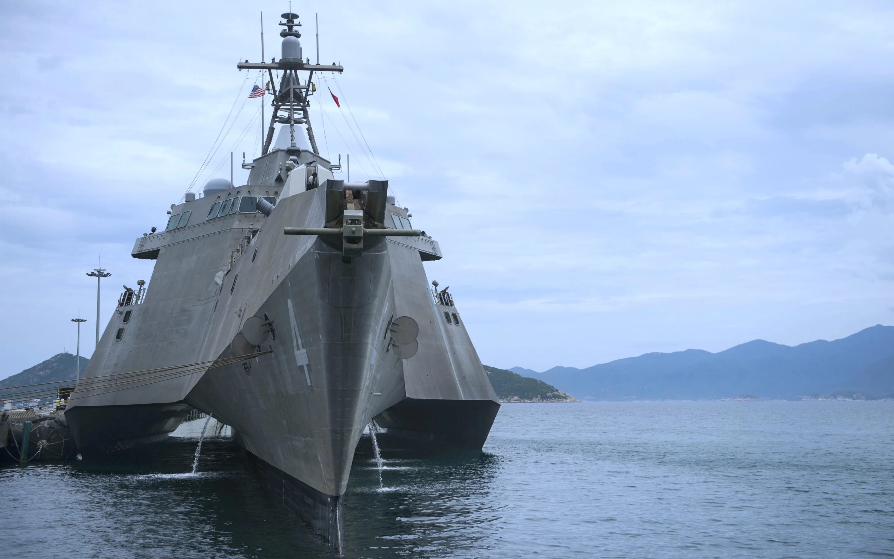 О каком экспериментальном корабле. Тримаран Индепенденс. Littoral Combat ship. Корвет LCS-21. LCS-2 «Индепенденс».