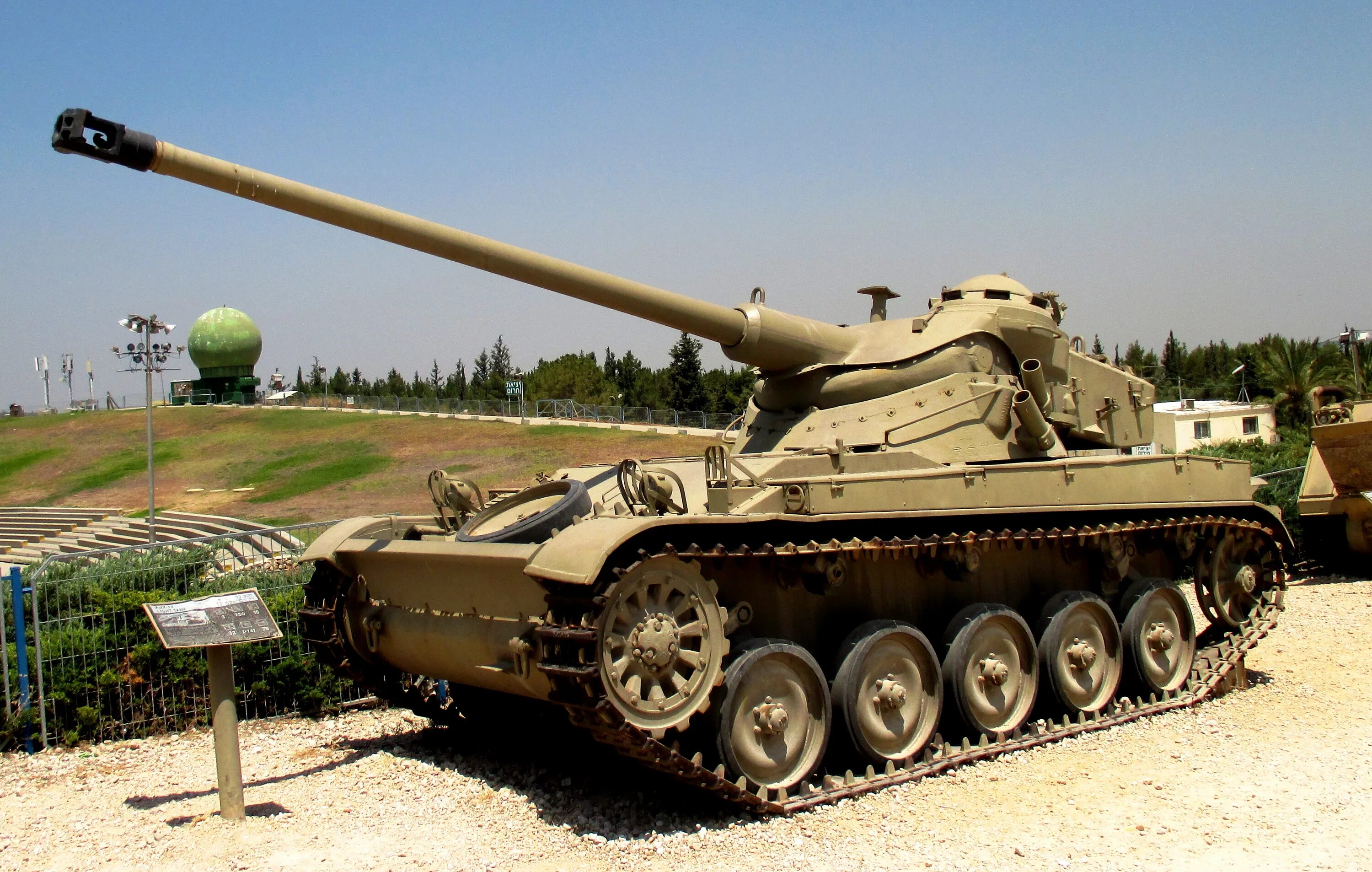 Tanks 13. Танк АМХ 13. Французский танк АМХ-13. Легкий танк АМХ-13. Танк AMX 13 75.