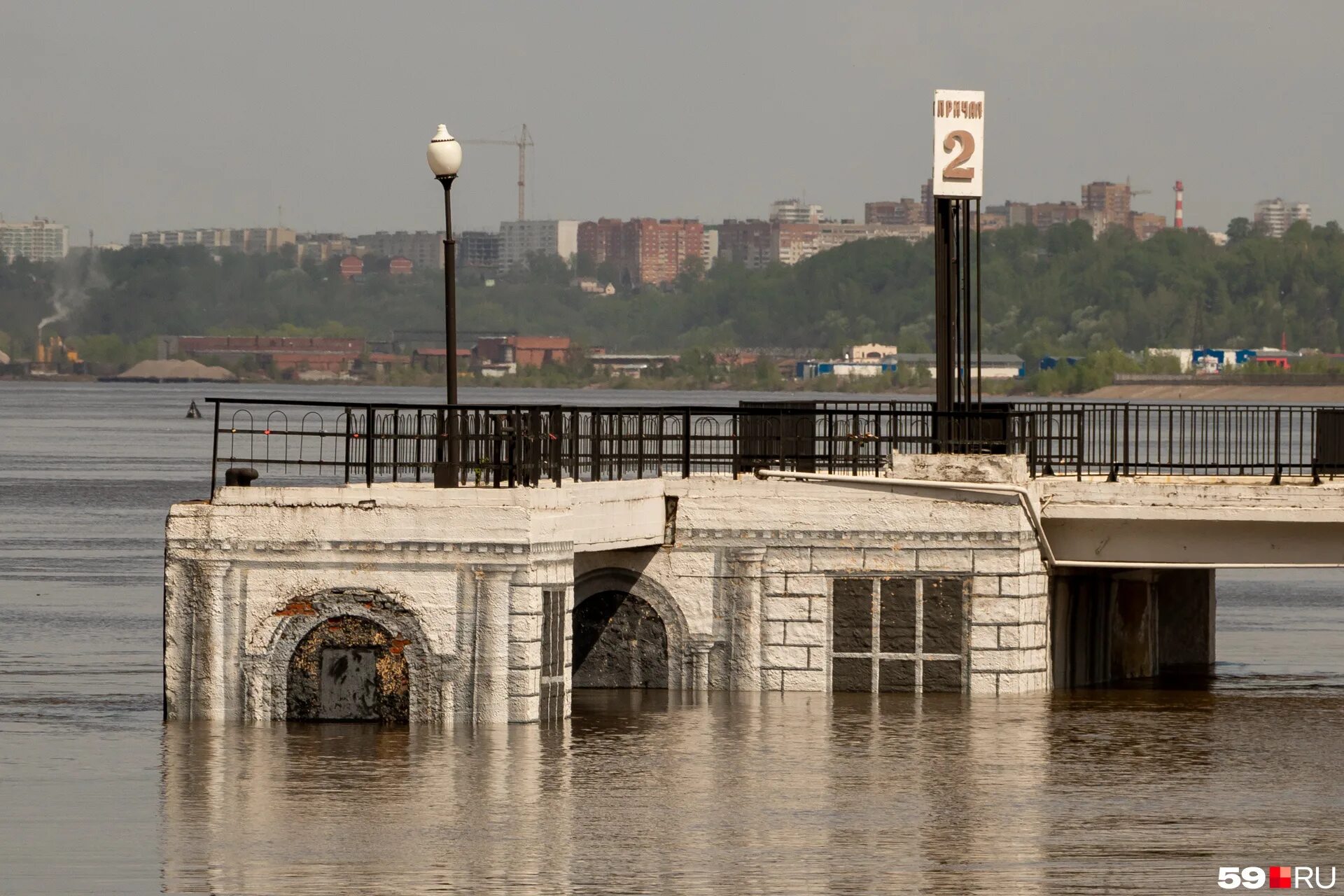 Причал пермь. Набережная пермь речной вокзал. Причал пермь. Пермь речной вокзал пристань. Набережная пермь речной вокзал.