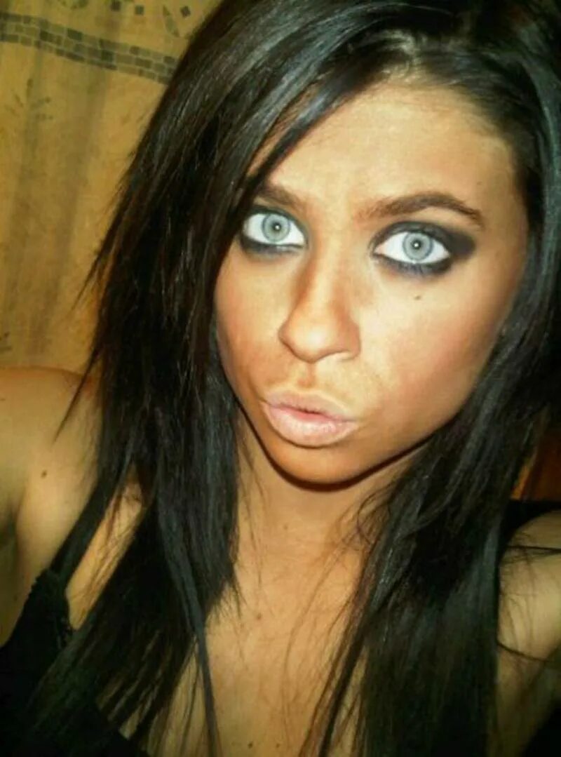 Девушки дакфейс. Девушка с вытянутыми губами. Девушка с вытянутыми губами. Губки уточкой. Duck face.