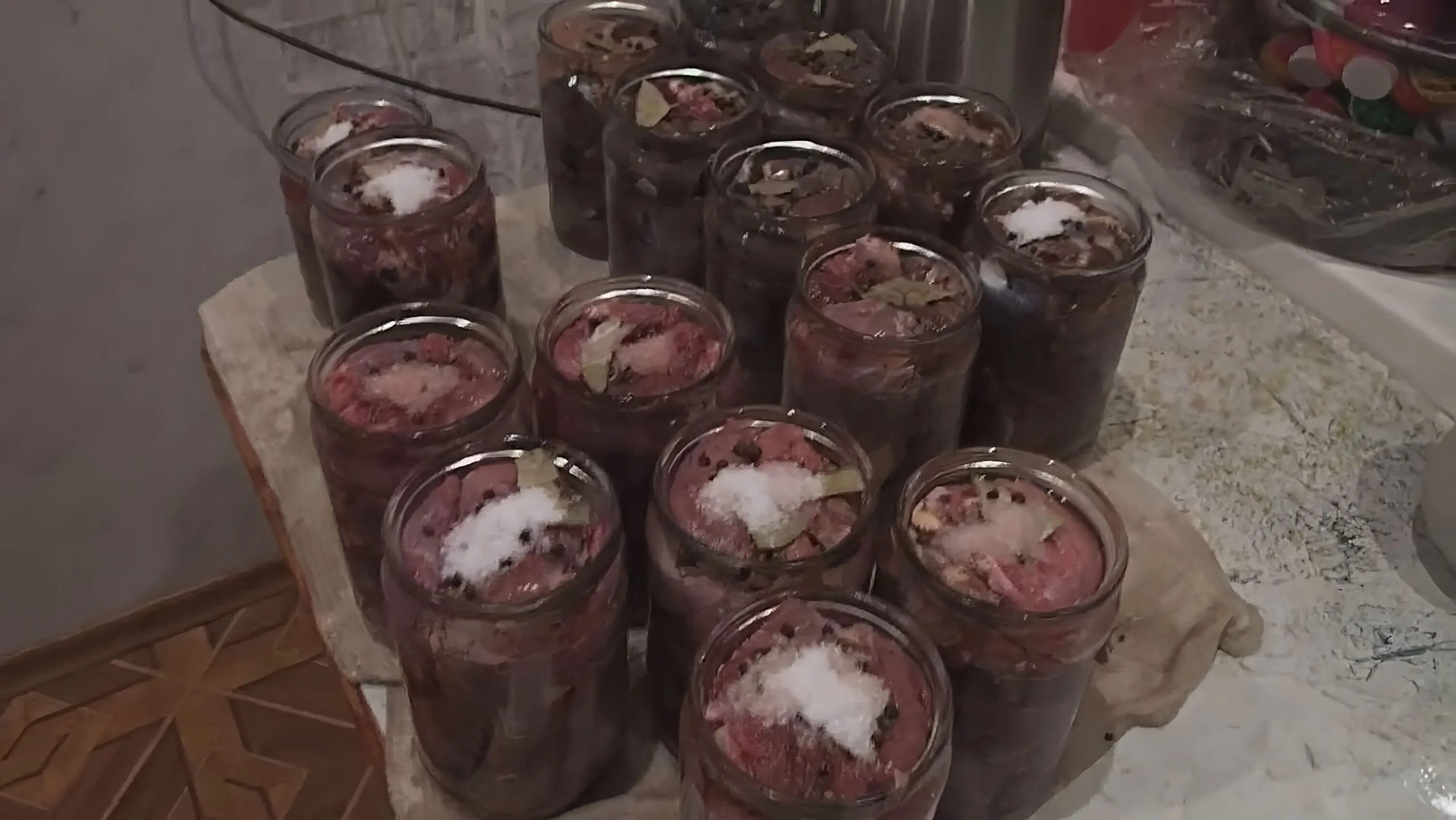 Тушенка из мяса утки в банке. Утка в автоклаве рецепт. Утка в автоклаве. Тушёнка из утки в домашних. Тушенка из дикой утки.