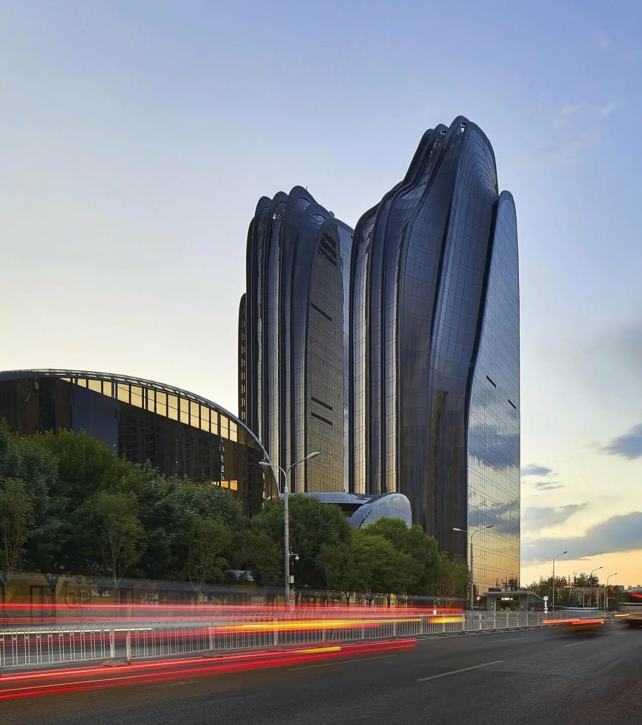 Важные здания в городе. Chaoyang Park Plaza в Пекине. Чаоян парк Плаза Пекин, Китай. Чаоян Пекин небоскреб. Chaoyang Park Plaza (2012—2016; Пекин, Китай)..