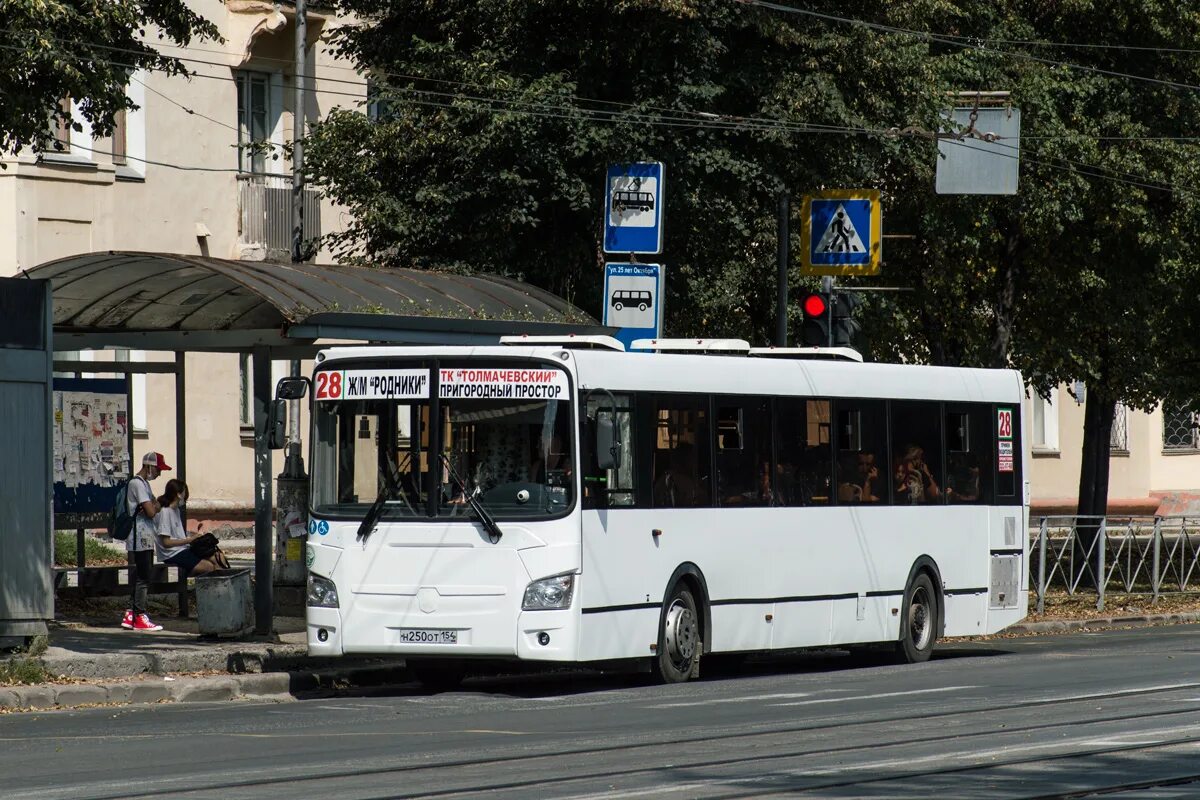 28 Автобус Новосибирск. НЕФАЗ Новосибирск 28 маршрут. Автобус Новосибирск НЕФАЗ 28. ЛИАЗ-5293 автобусы Новосибирск.