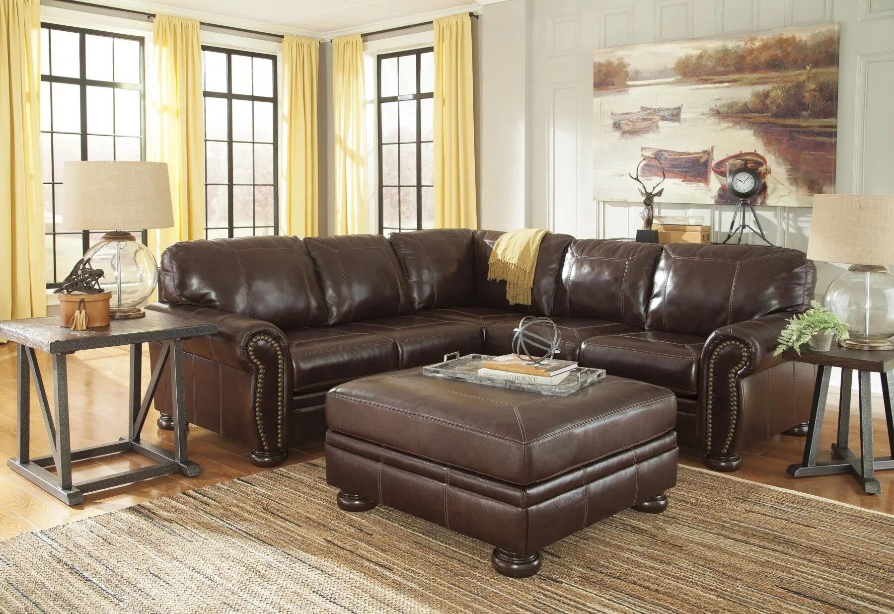 Мягкая мебель. Интерьер квартиры с кожаной мебелью. Кожаный диван в интерьере гостиной. Мягкая мебель натуральная кожа классика.