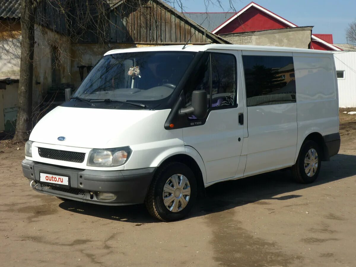 Купить форд бу в крыму. Ford Transit 2004. Форд Транзит 2004 белый. Форд Транзит Грузопассажирский 2004. Форд Транзит микроавтобус белый дизель механика.