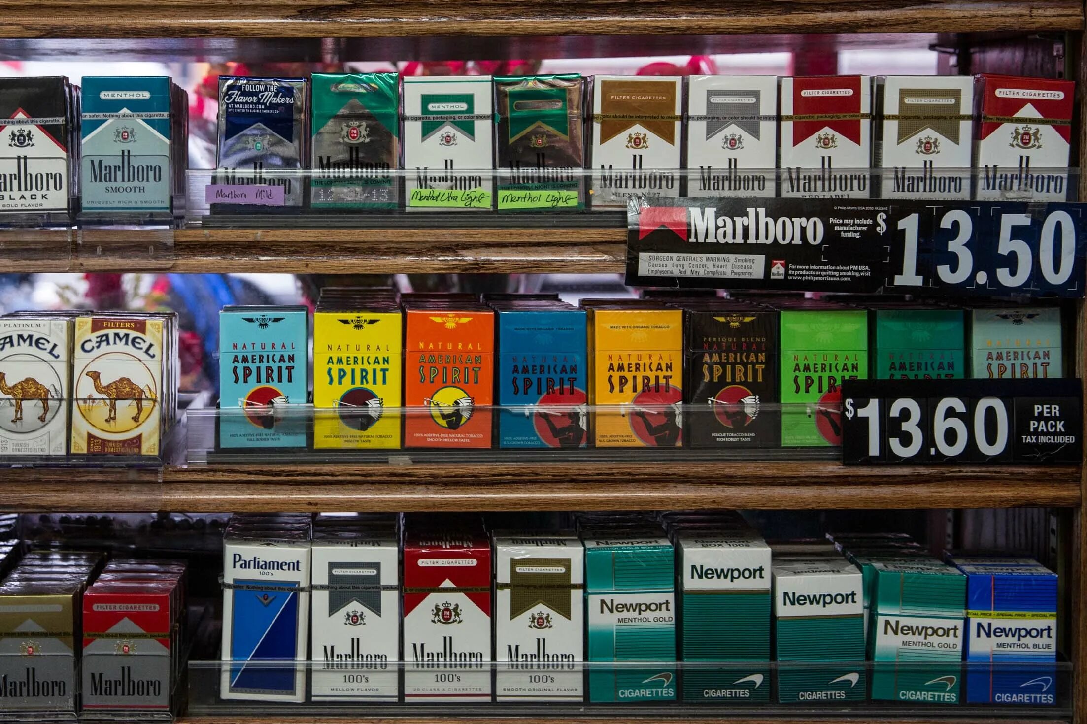Самая дешевая пачка. Сигареты в Америке. Американские сигареты марки. Американские бренды сигарет. Американские пачки сигарет.