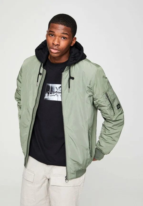 Базовый пуховик stwd pull bear. Пуховик stwd pull and bear. Куртки bear. Pull and bear ветровка мужская хаки. Куртка pull and bear женская.