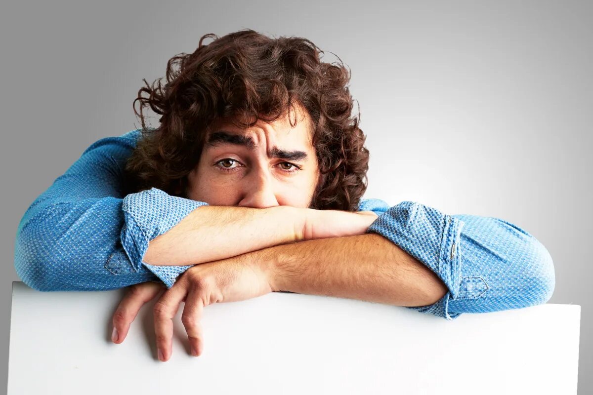 малоподвижный образ жизни. пассивный парень. ленивый человек. малоподвижный образ жизни. пассивный парень.