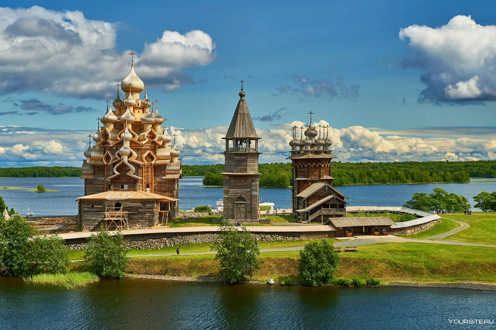 Kizhi island. Кижи музей-заповедник. Музейтзааоведник Кижи. Музей-заповедник «Кижи» (о. Кижи). Погост Кижи, Республика Карелия.