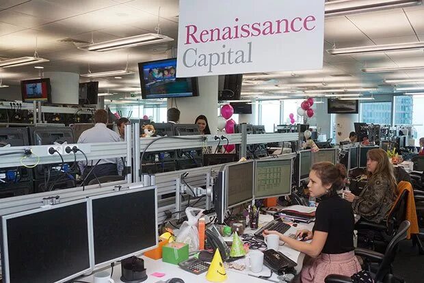 Renaissance capital. Ренессанс капитал команда фото. Renaissance capital. Ronesans lagatip. Ренессанс капитал.