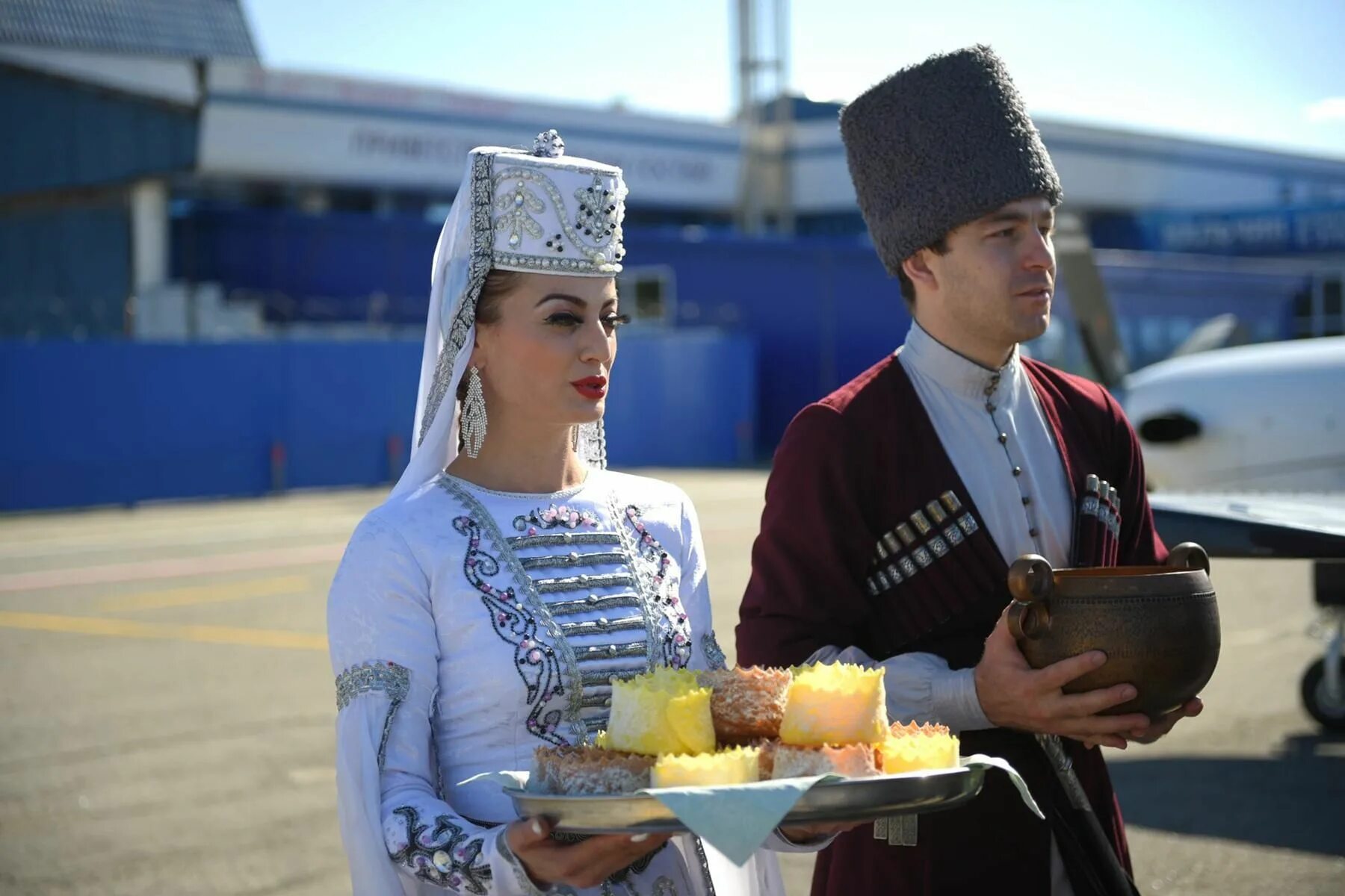 Кабардино-Балкария гостеприимство. Гостеприимный народ Кабардино Балкарии. Народы Кабардино Балкарии кабардинцы. Традиции Кабардино балкарцев. Про балкарский народ