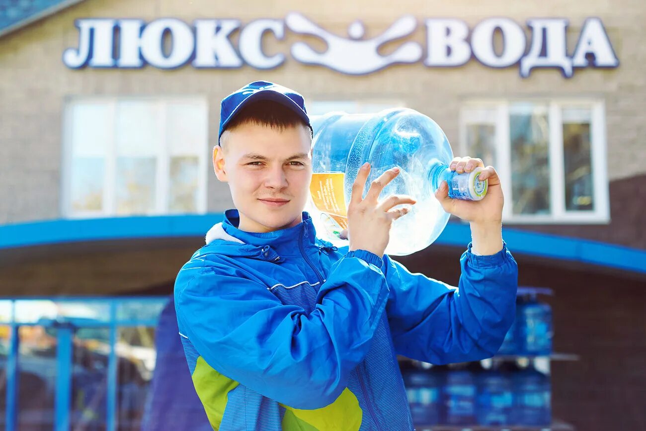 Люкс вода челябинск. Вода на работе. Питьевая вода. Слайды пресная вода. Линия как средство выражения ритм линий.