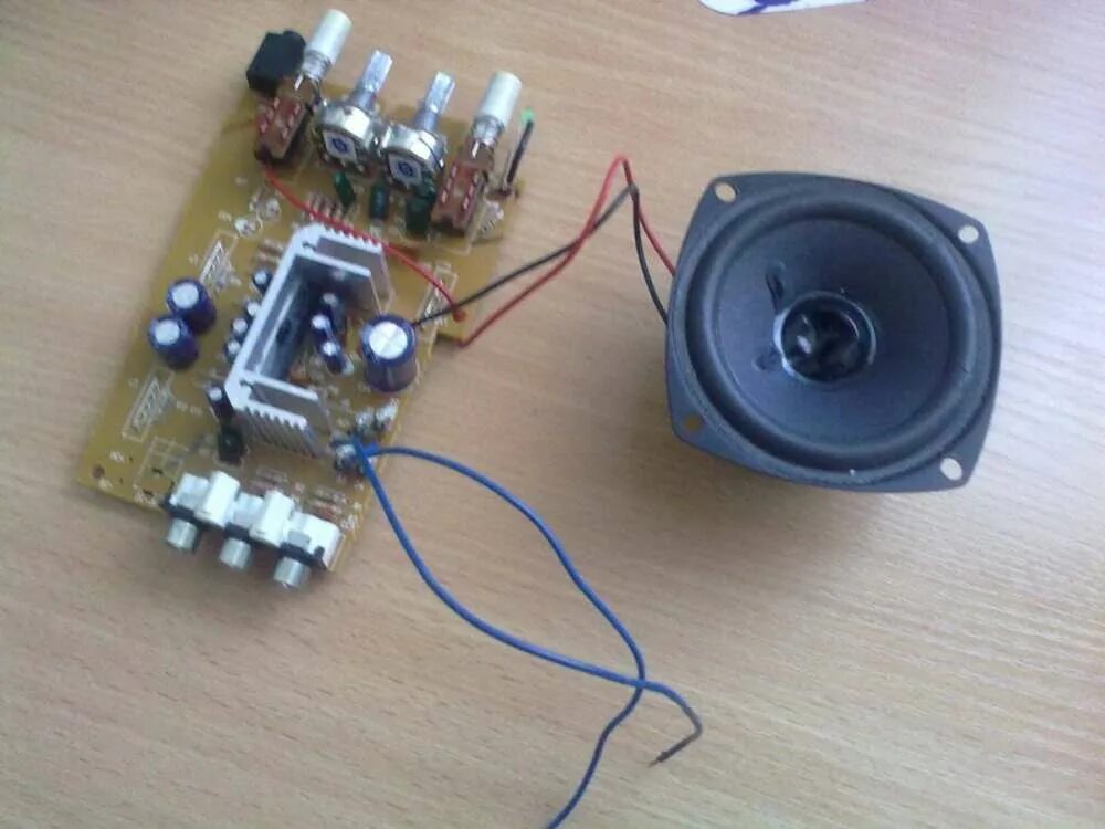 Где взять усилитель. Усилитель звука 220 вольт. колонки genius sp-718. усилитель для сабвуфера 220 вольт. усилитель для колонок 8 ом.
