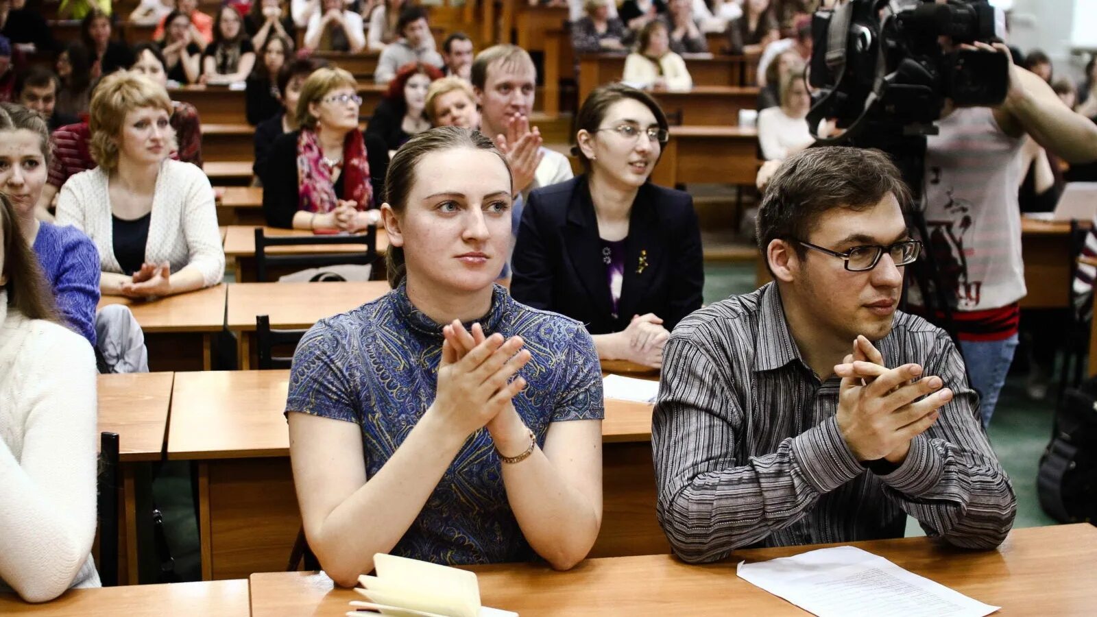 Современное образование и современные студенты. Студенты в аудитории. Лекция в вузе. Лекция в аудитории. Студенты на лекции.