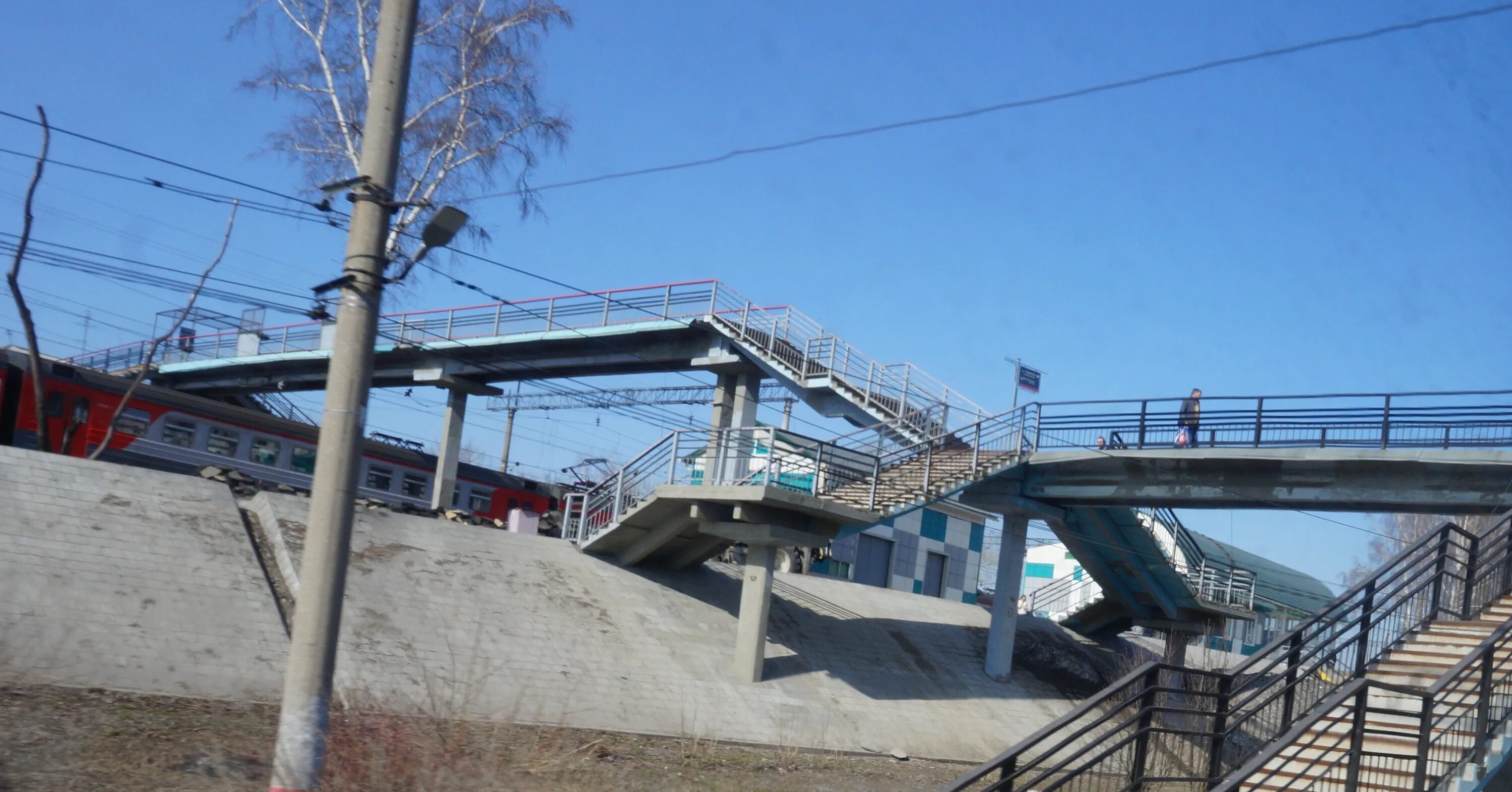 Станция правая Обь в Новосибирске. Мост пешеходный из сборного железобетона. Надземный переход в Новосибирске. Новосибирск переходы.