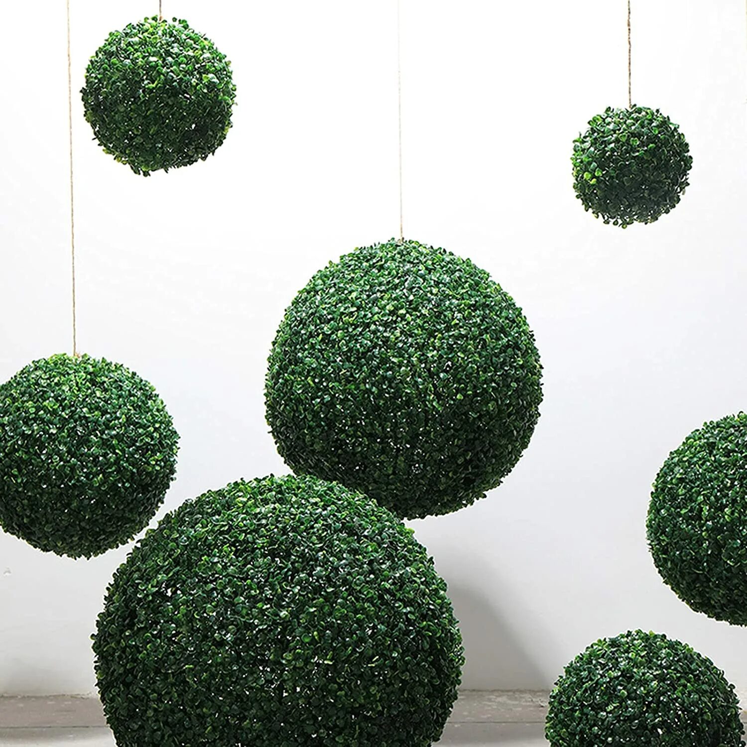 Plant balls. Декоративные шары для интерьера. Декоративные шары для сада. Шары из искусственной зелени. Зеленые шары в интерьере.