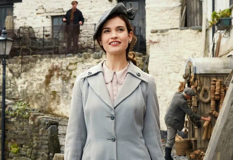 Общество любителей книг. Lily James the Guernsey Literary and Potato Peel pie Society. Пирог из картофельных очистков.