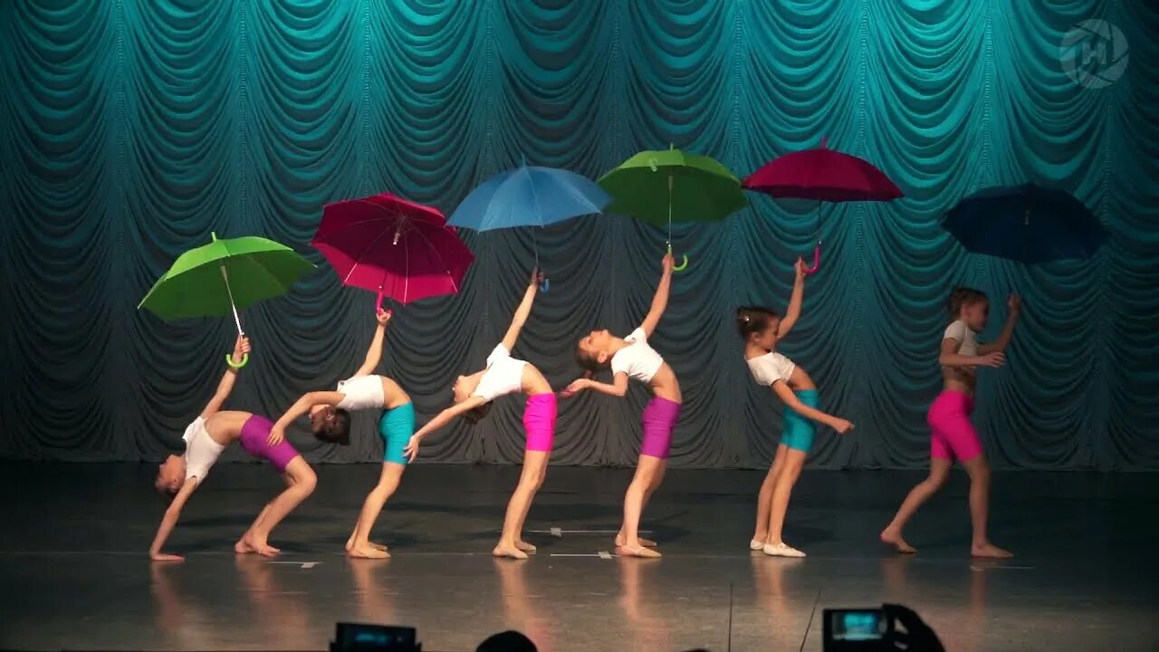 Студия экспрессия. Студия экспрессия. Цирковая студия «экспрессия» 2019г. Дк исток цирковая студия экспрессия. Студия экспрессия.