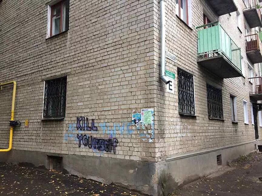 Никто квартиру не дает