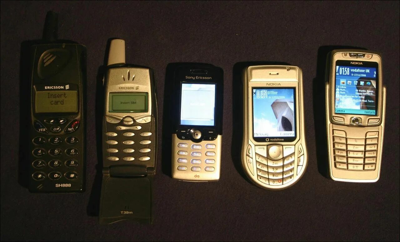 Сотовые 2000 года. Моторола 1992. Motorola 1990. Nokia 2000-е. Мобильный телефон 1990.