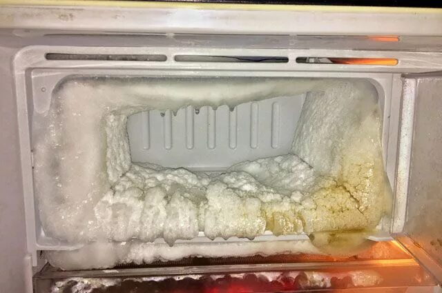 Растаял холодильник. Холодильник Атлант наледь. Холодильник Норд перемораживает. Намерзает морозилка в холодильнике. Разморозить холодильник.