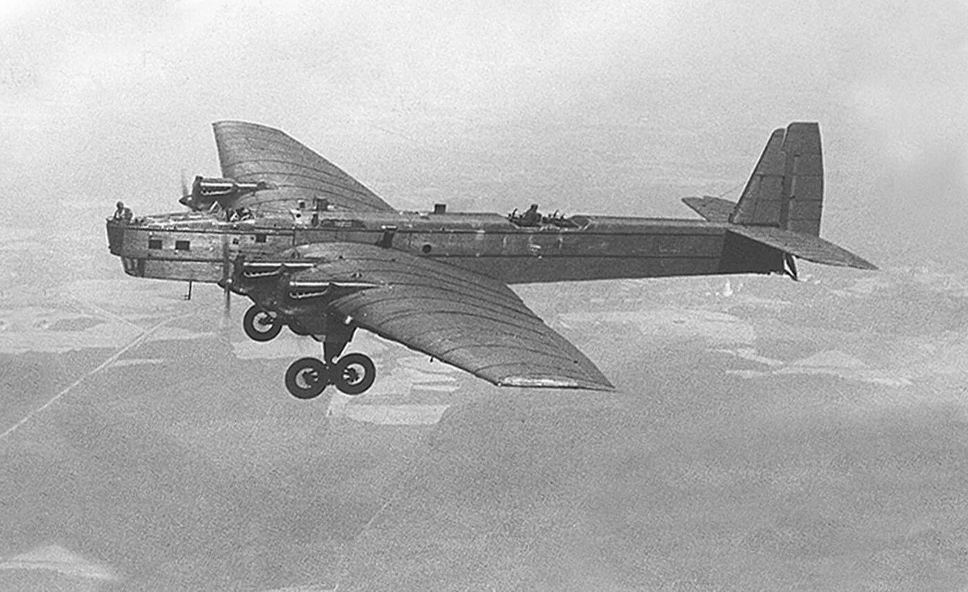 Первый советский военный самолет. ТБ 3 самолет Туполева. Тб3 бомбардировщик Туполева. ТБ-3 бомбардировщик. Самолет бомбардировщик ТБ 3.