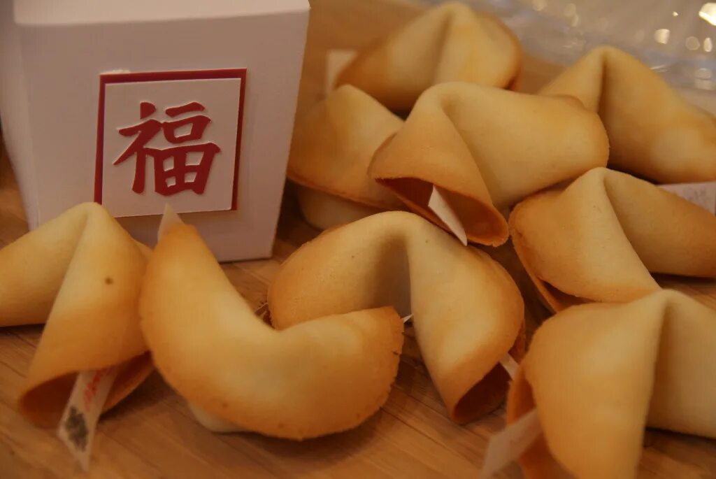 Китайское печенье. Chinese Fortune cookies. Предсказания для печенья. Печенье с предсказаниями Эстетика. Fortune cookies