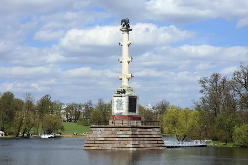 Чесменская колонна в царском. Чесменская колонна Екатерининский парк. Чесменская колонна в Царском селе. Чесменская колонна Антонио Ринальди. Чесменская колонна в Царском селе (1778).