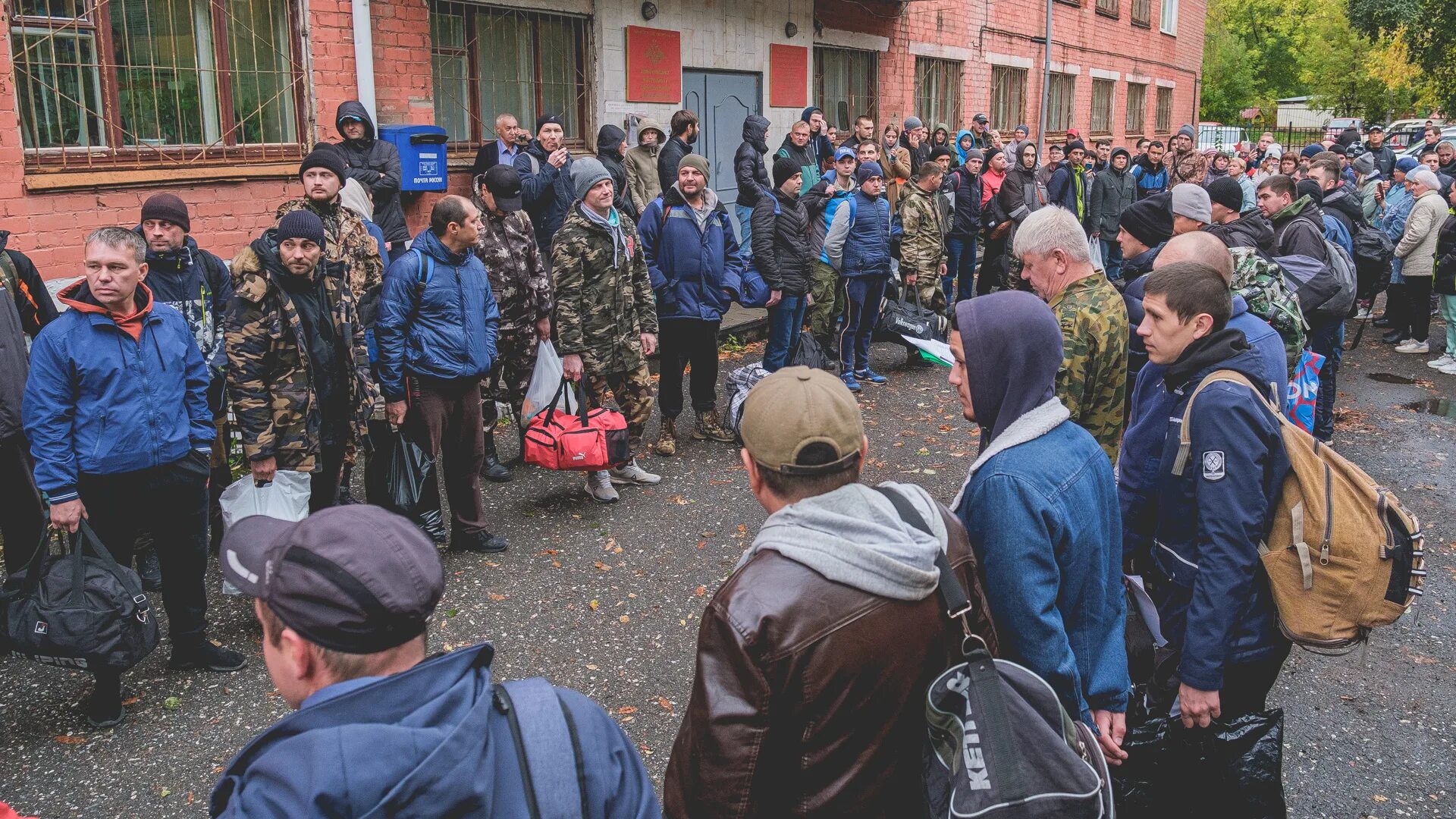 14 апреля ново. Сбор призывников. Мобилизация Пермь. Пермь мобилизация 2022. Мобилизованные Пермь.