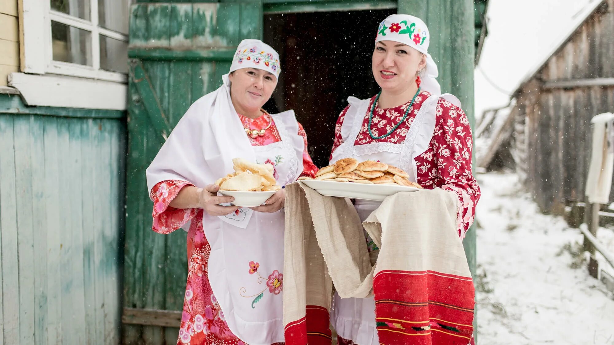 Покажи татарск. Деревенские татарки. Татары в деревне. Татарские Деревенские девушки. Татарские девушки в деревне.