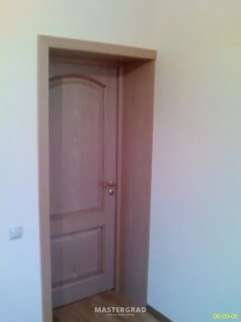 Дверь толще стены. Межкомнатная дверь в капитальной стене. Дверь в толстой стене межкомнатная. Межкомнатная дверь в несущей стене. Межкомнатная дверь в Глубоком проеме.