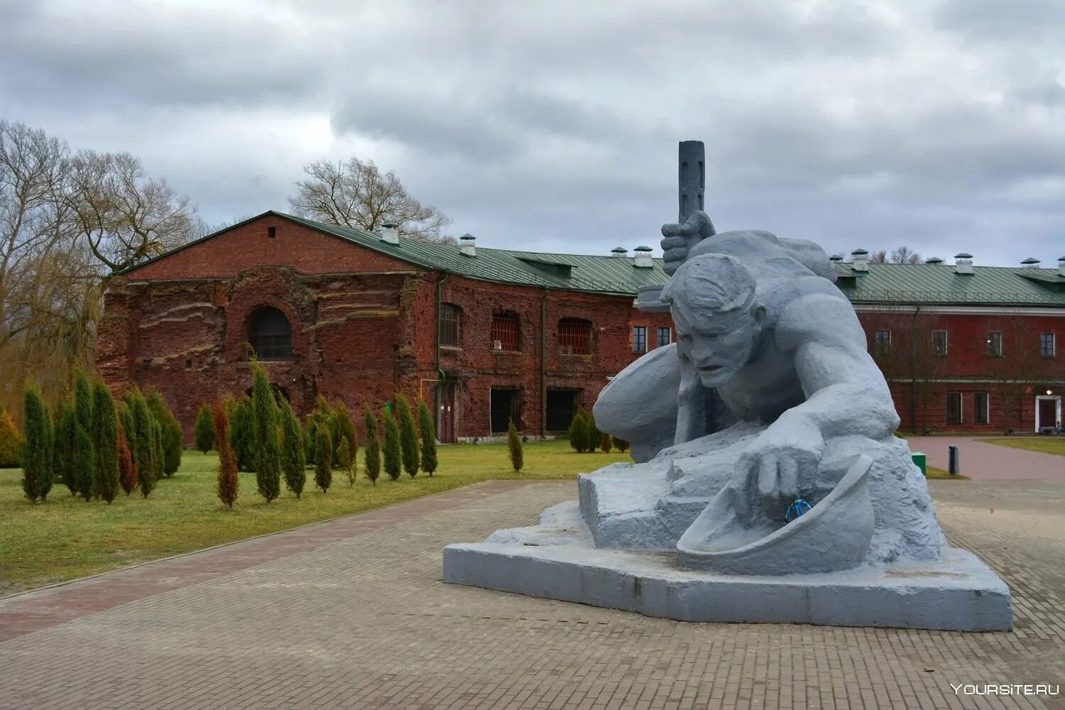 Брест мемориальный комплекс. Брестская крепость мемориальный комплекс. Мемориал Брестская крепость Беларуси. Достопримечательности Белоруссии Брестская крепость. В каком году город брест