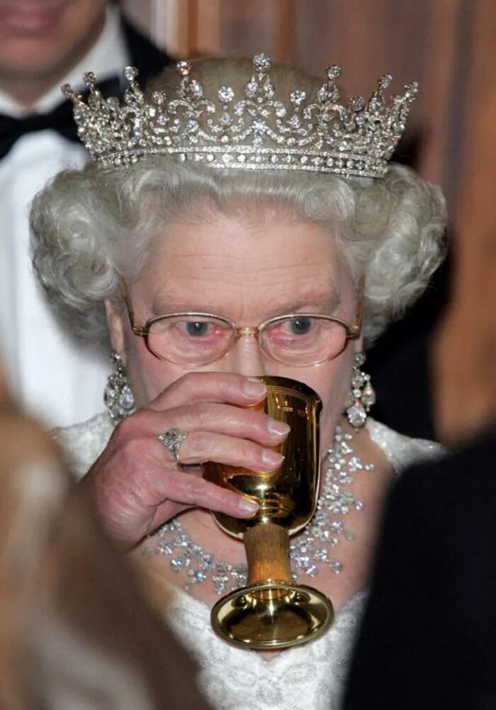 Королеву елизавету любишь. Qirolicha yelizaveta. Любимчик елизаветы 2 кто из собственных детей. Королева великобритании елизавета ii. Елизавета 2 королева великобритании.