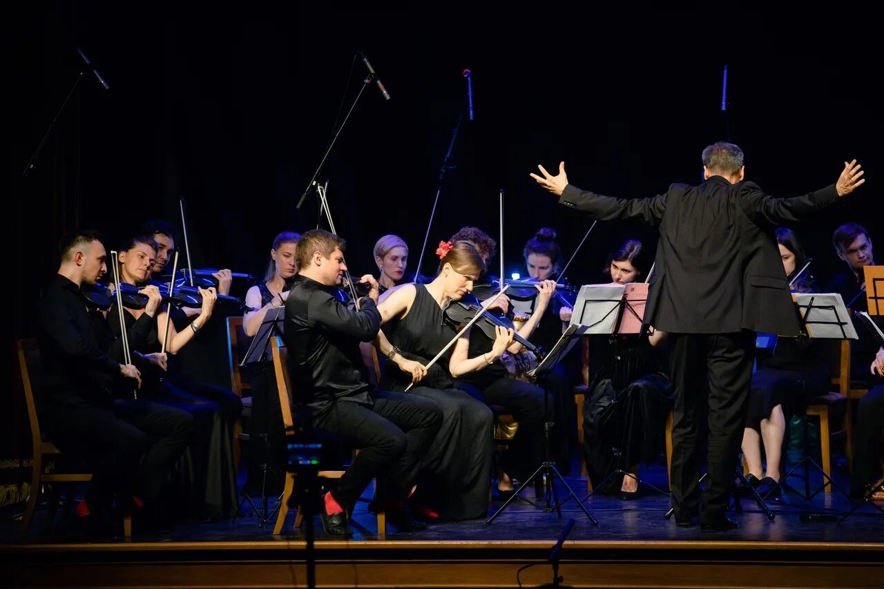 Исполнение произведения всем оркестром. Современный оркестр. Opensoundorchestra. Opensoundorchestra фото. Фортепианный дуэт St-Duo.