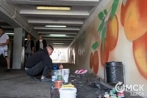 Продавец в переходе