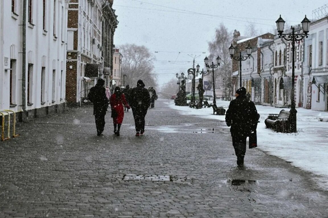 25 градусов холодно. Снег на улице. Снежная улица Россия. Киров снег. Холодно в Кирове.