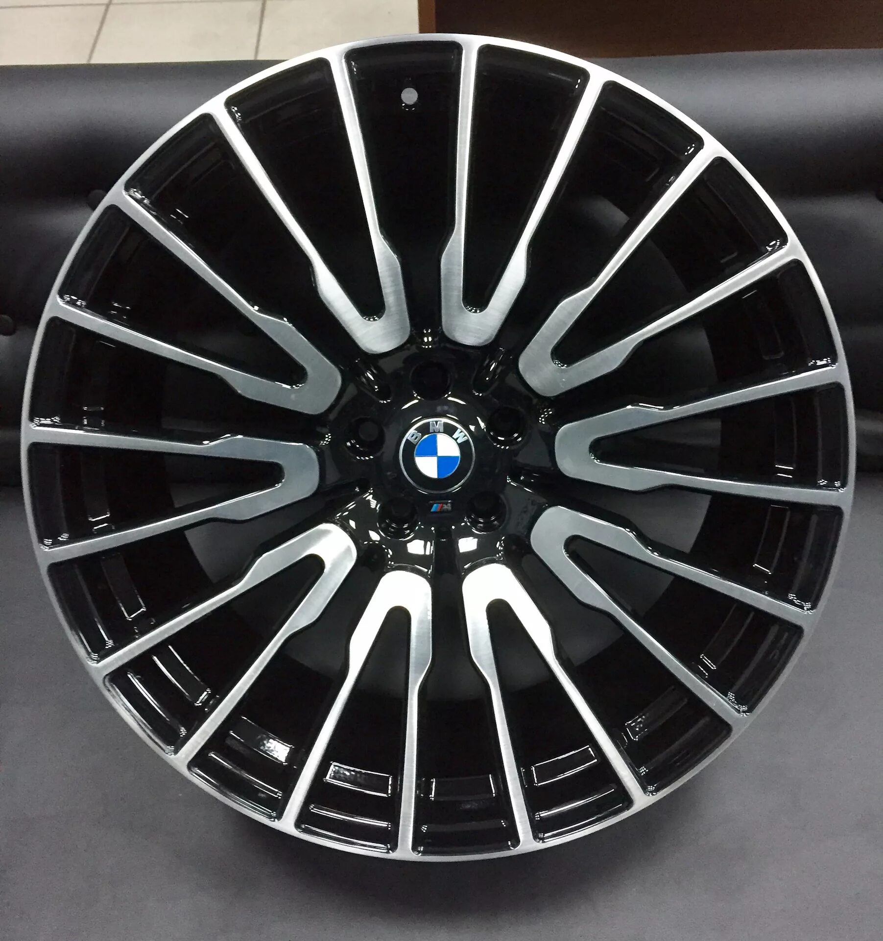 3х 7 22. BMW x7 диски r22. BMW 7 диски r21. Диски на БМВ 750 li. BMW 629 стиль r21.