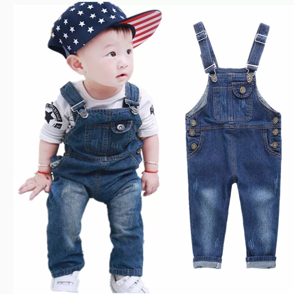 Джинсовый костюм для мальчика. Джинсовый комбинезон для малыша. Мальчик в джинсовом комбинезоне. Джинсы для малышей. Ребенок в джинсовом комбинезоне.