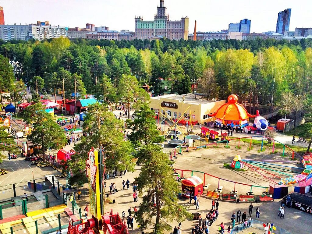 площадь парка гагарина. парк гагарина в самаре. парк гагарина челябинск. солнечные часы новокузнецк. площадь парка гагарина.