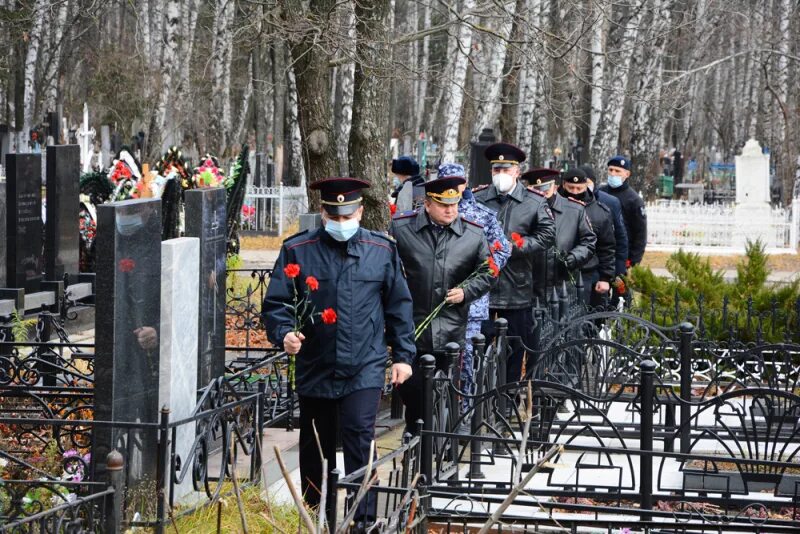 День памяти сотрудников погибших при выполнении служебных. 8 Ноября погибшие сотрудники ОВД. День памяти 8 ноября ноября погибших сотрудников. День погибших в УМВД. 8 Ноября день памяти погибших сотрудников ГУ УМВД России.