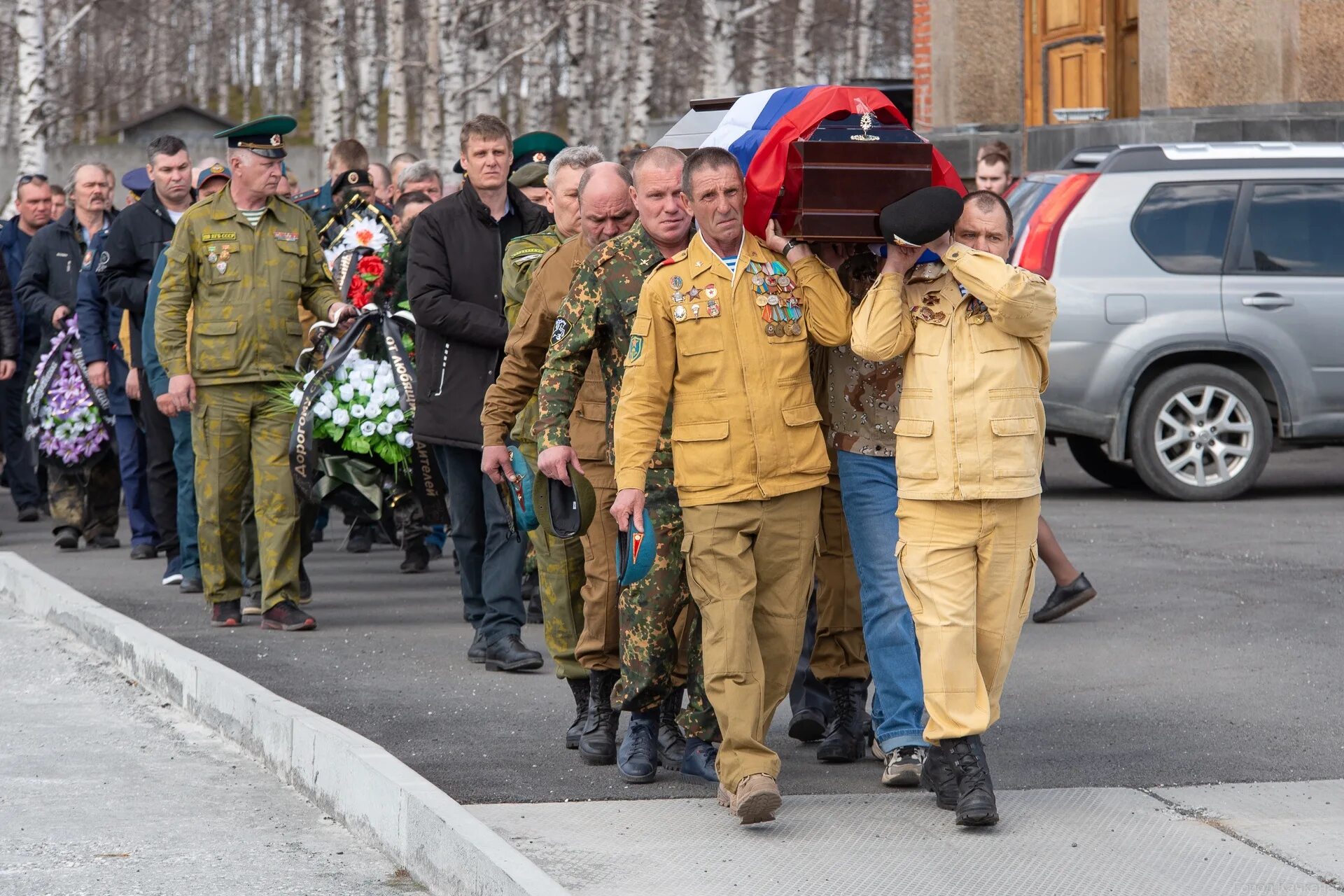 Похороны солдата погибшего на украине. Похороны военнослужащего. Похороны военных на Украине.