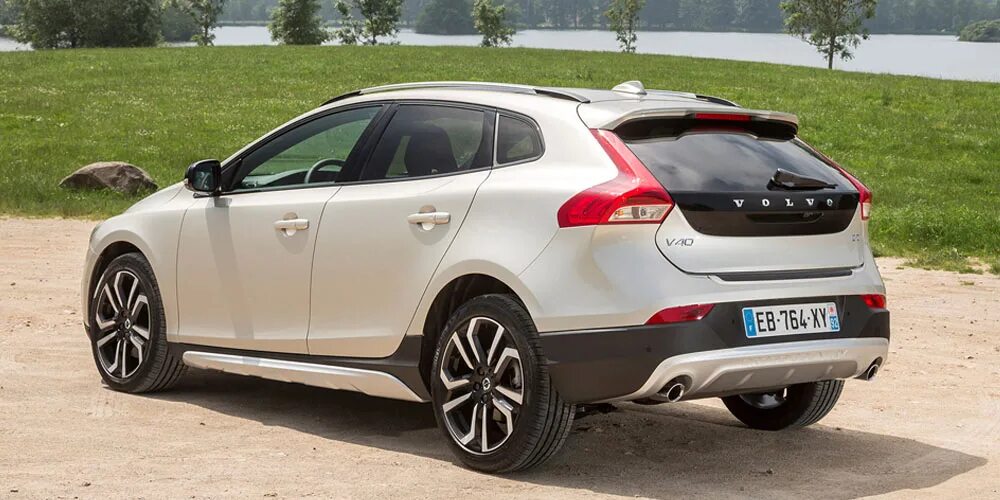 Вольво v40 cross country. Вольво кросс кантри авито. Белый стоп сигнал форд фокус 3 хэтчбек. Вольво кросс кантри авито. Вольво v40 cross country 2021.