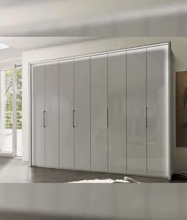 Светло серый шкаф