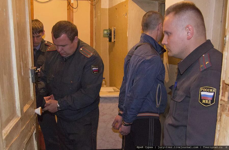 Милиция твери. Ворожебский андрей алексеевич тверь полиция. 24 часа челлендж. Задержание полиции в метро санкт-петербурга. Дежурная часть полиции ночью.