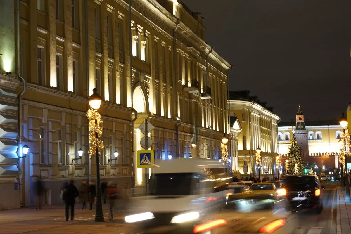 Ул б никитская. Большая Никитинская улица Москва. Большая Никитская улица. Большая Никитская Москва. Никитская улица Москва.