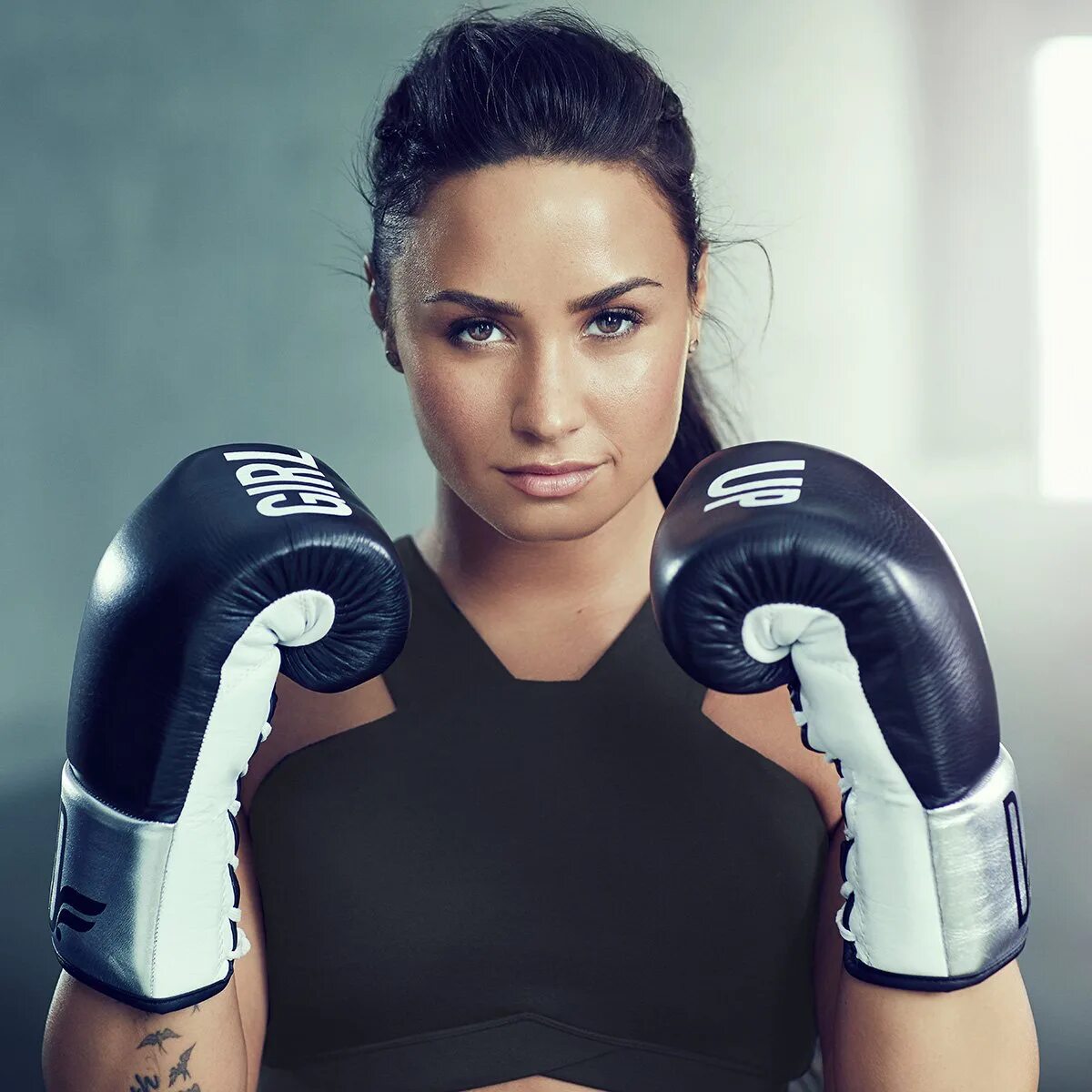 Деми Ловато бокс. Дейдра Джексон боксёрша. Джонсон боксерка. Demi Lovato в спорте. Девушка боксирует