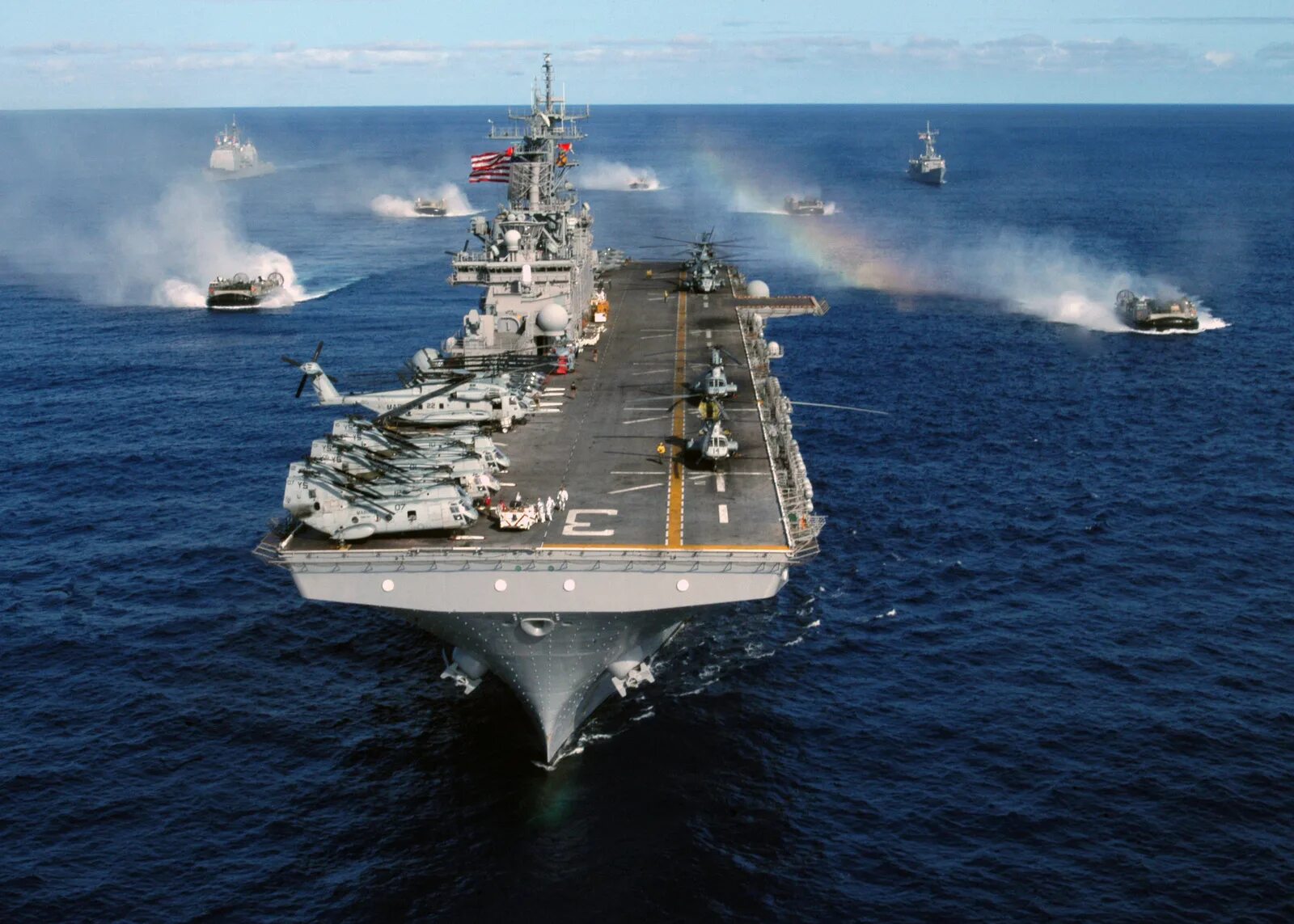 Usa ships. США USS Kearsarge. Авианосец Кирсардж. Wasp-class Amphibious Assault ship. Корабль ВМС США USS Kearsarge.