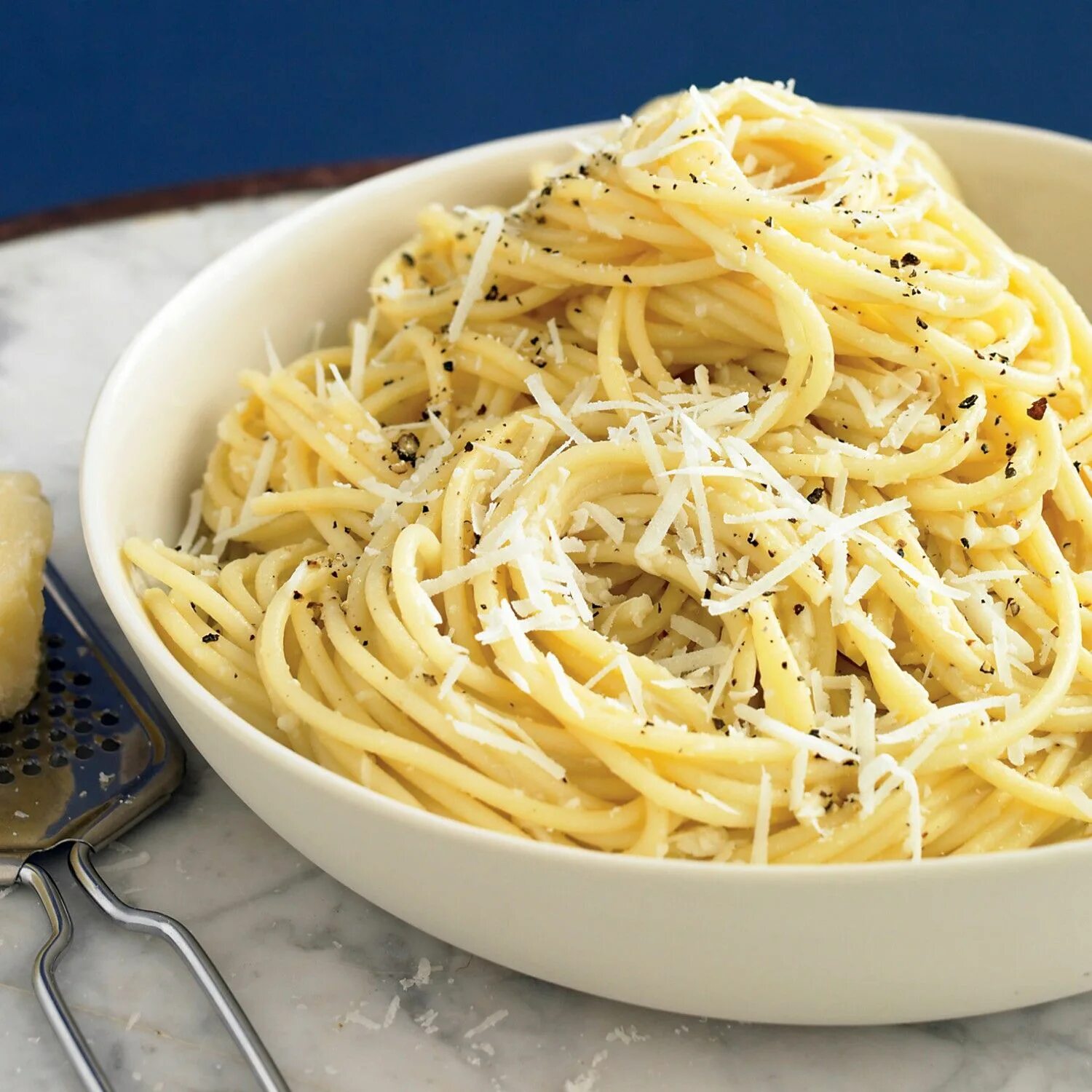 Макароны без сыра рецепт. Cpagetti. Спагетти. Спагетти с пармезаном. Спагетти с сыром.